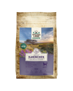 Wildes Land Adult Kaninchen mit Kartoffeln